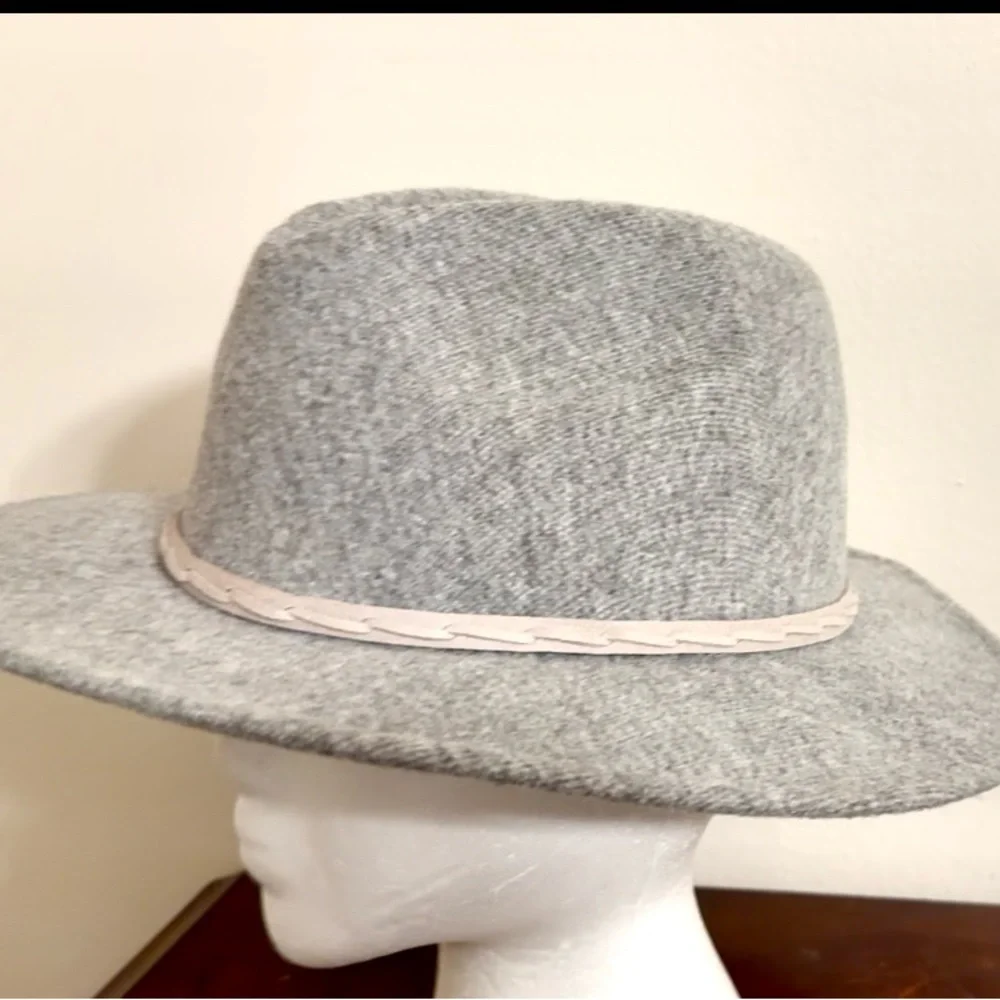 Women’s OS Fedora hat.  Light grey wool blend, with beige brim accent, like new. - Picture 2 of 8